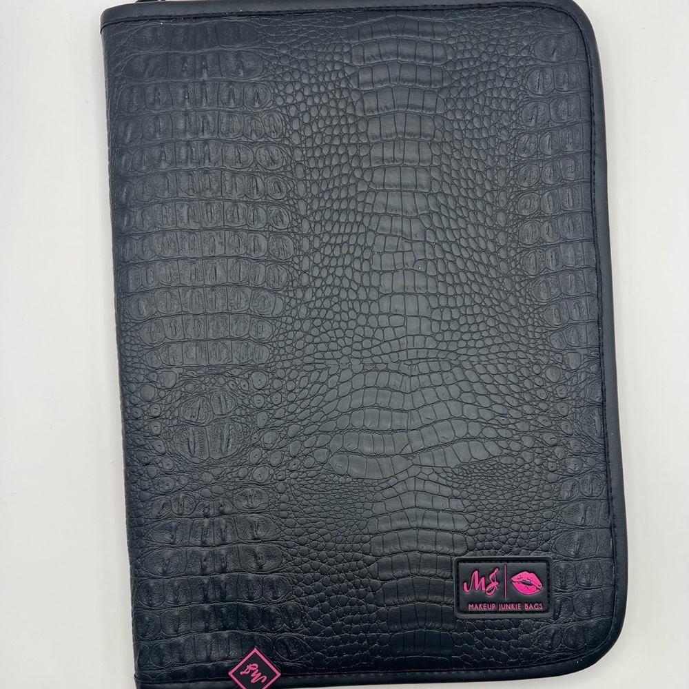 NWOT Black onyx Crocodile Embossed Jumbo Portfolio with Pink Accents